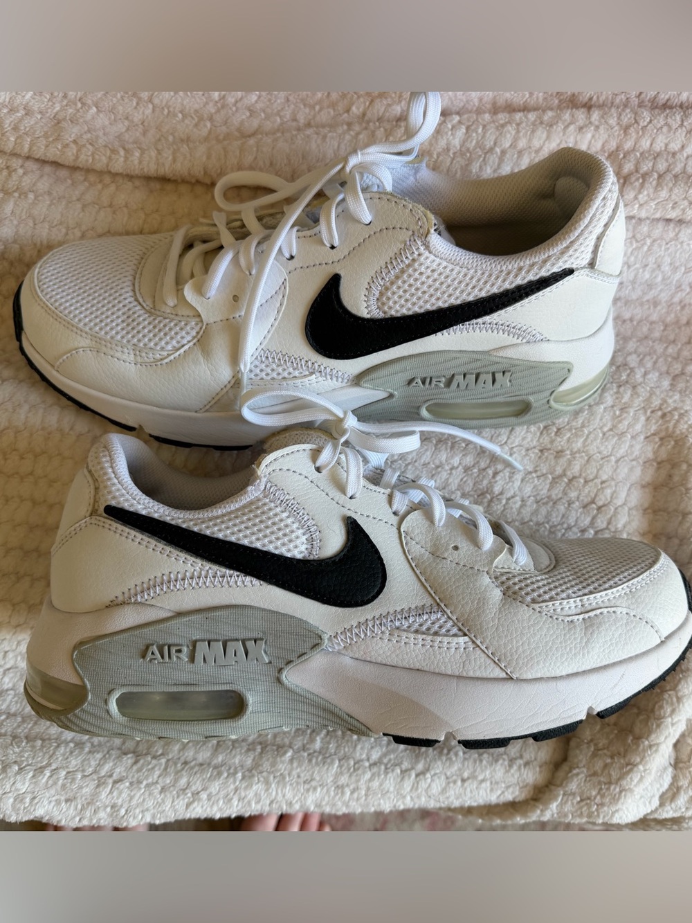 Nike Air Max Women's White Black Sneakers